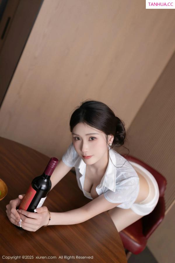   [XiuRen]高清写真图 2025.12.26 No.11163 刘婷婷 包臀短裙第23张图片